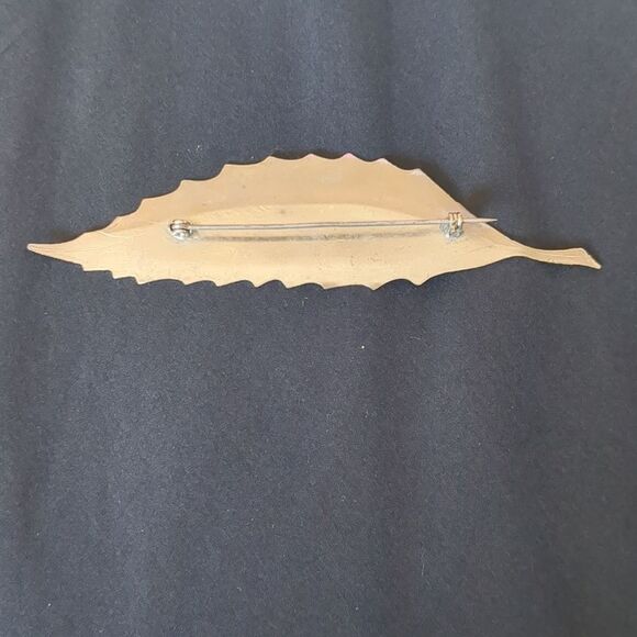 Vintage Silver Tone Leaf Sweater Scarf Pin. 5 inches long. - Picture 3 of 6